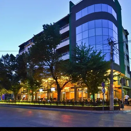 M Central Park Nis Exterior photo